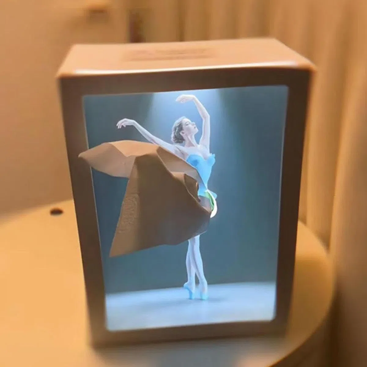 Porta Fazzoletti Decorativo a Forma di Ballet Box, Porta Fazzoletti Creativa con Luce Integrata per Scrivania, Camera da Letto e Soggiorno, 15 x 10 x 19,8 Cm